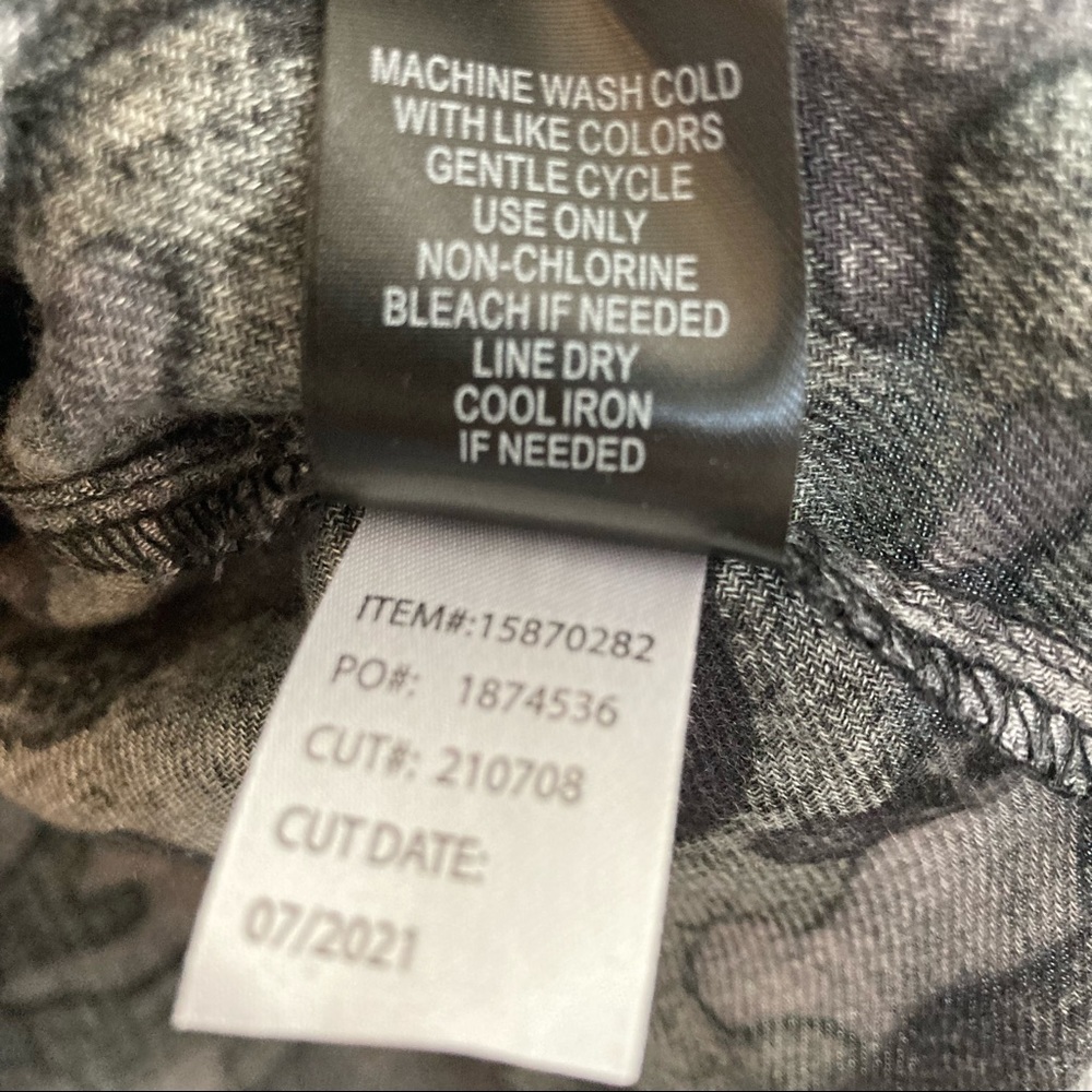 Torrid NWT Pocket Tunic Button Down Soft Brushed Black and Grey Camo Shirt - Picture 15 of 15